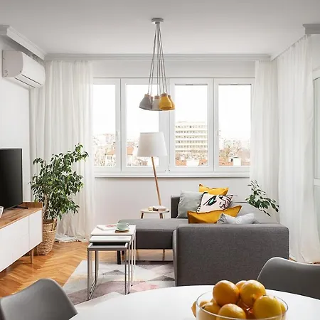 Апартамент Modern 2bd Flat In Heart Of With Workspace & Ac By Flat Mаnager София