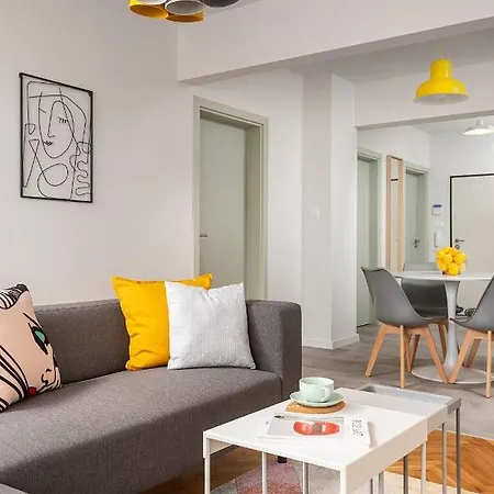 Modern 2bd Flat In Heart Of With Workspace & Ac By Flat Mаnager *